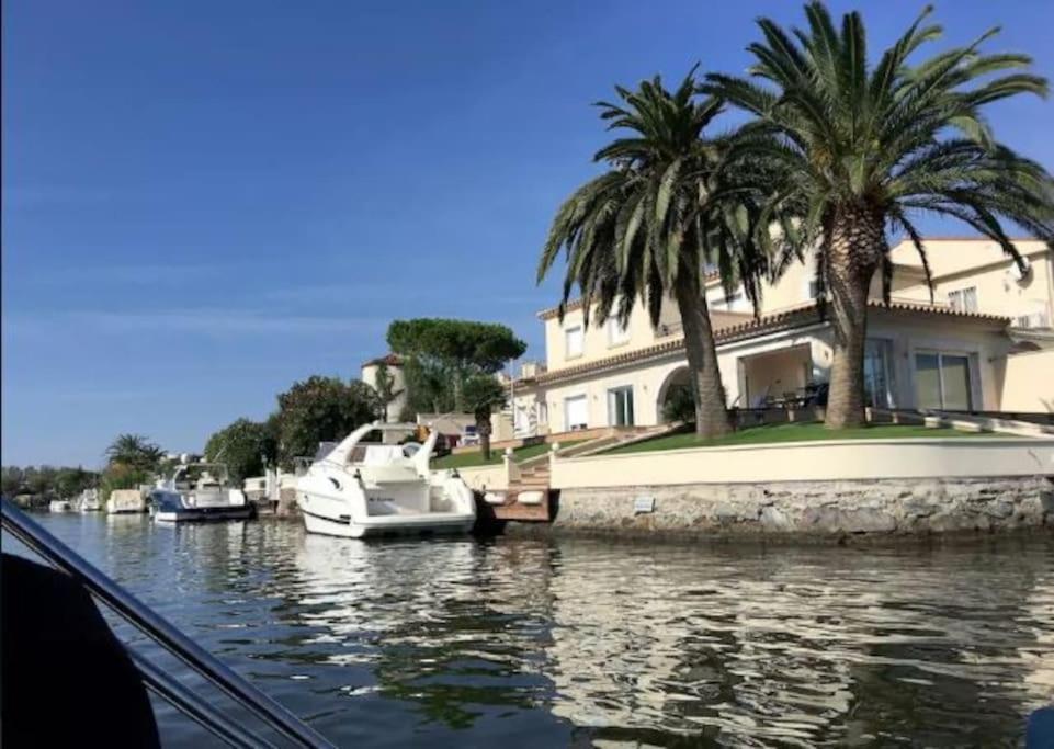 Empuriabrava, T2 Avec Piscine, Terrasse, Barbecue Apartment Екстериор снимка